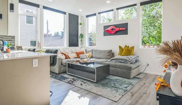 Modern Luxury Townhome+Rooftop Deck