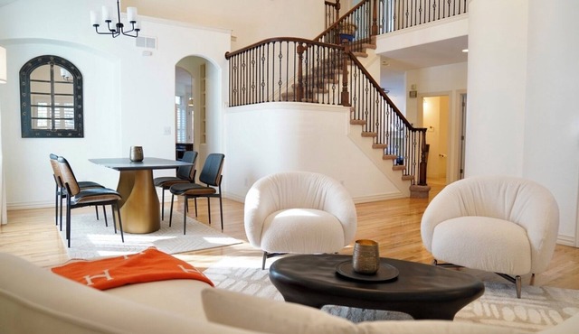 Modern Luxury in Denver-close to Downtown, Red Rocks. Ski Resort<2hrs away.