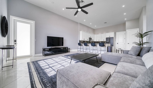 Modern Luxury Apartment Centrally Located in Southwest Ranches Hidden Gem!