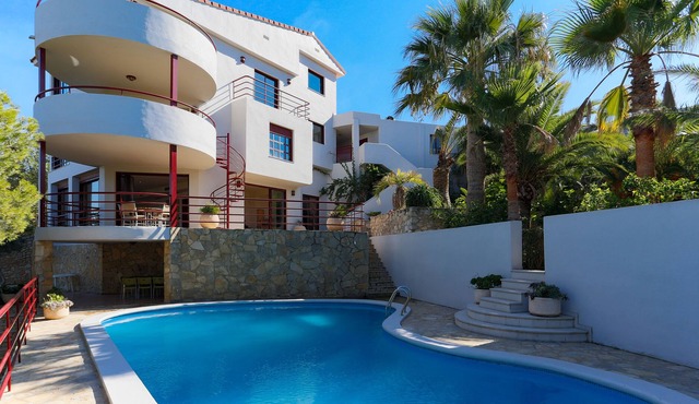Modern luxury villa with stunning views over rice fields and Valencian coast