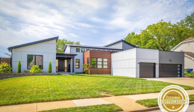 Modern Luxury w/Saltwater Pool/ABODEbucks