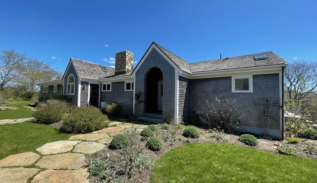 Modern Luxury Waterview Home, Private Beach Access, 4 BR, 3 bath