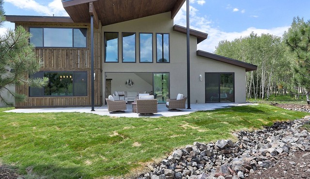 Modern Luxury | WiFi | Fire Pit | Alpenglow