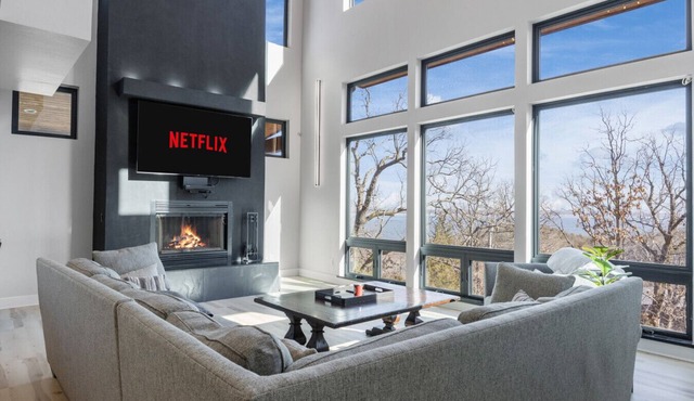 Modern Luxury with Panoramic Lake Views | Hot Tub