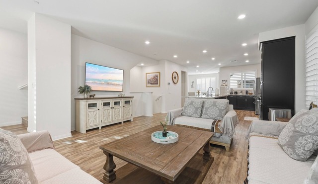 Modern Luxury3BD/2.5BA Garage Family&BusinessReady