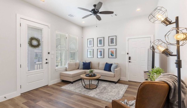 Modern Magnolia Cottage | Pool & Gym Access