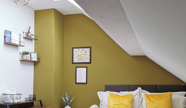 Modern Maisonette ideal for larger groups, families and contractors.