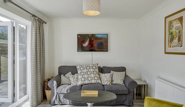 Modern Manchester House with Airport Links - Pass the Keys