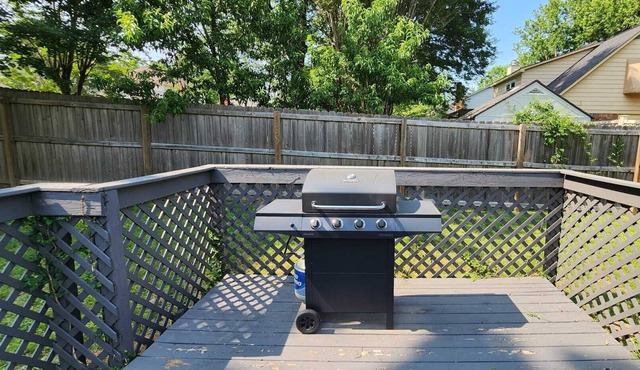 Modern Mansion with Pool Near Shopping , 6 Very Big Beds