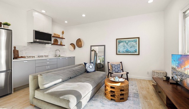 Modern Marina del Rey Studio - Walk to Beach & Marina with Pool