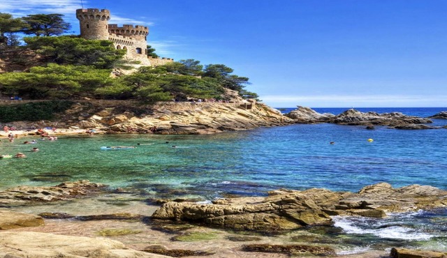 Modern Marvel - 26km to Costa Brava beaches!
