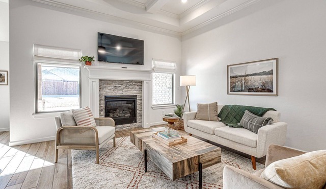 Modern Marvel in West Edmond: Luxury Living Redefined!