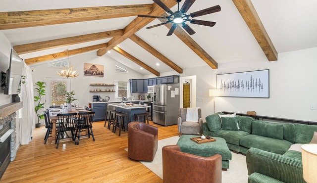 Modern Massanutten 5BR w/Hot Tub, Sauna, Firepit
