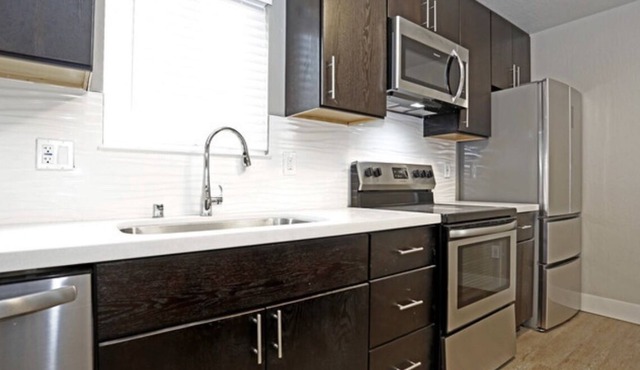 Modern Master bedroom with en-suite bathroom