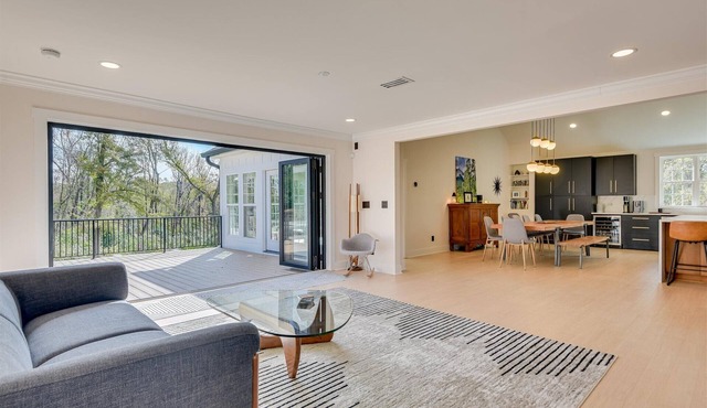 Modern Masters Outdoor Paradise - minutes from the course