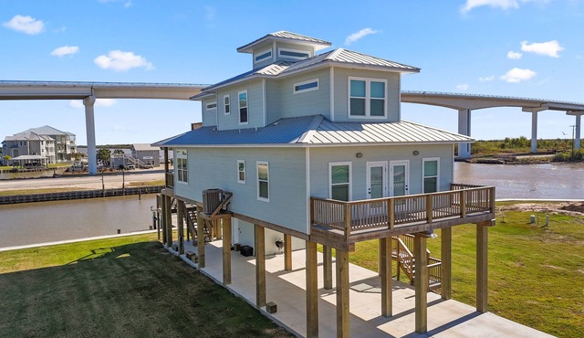 Modern Matagorda Getaway – 4 King Bedrooms, Canal Access & Minutes to the Beach