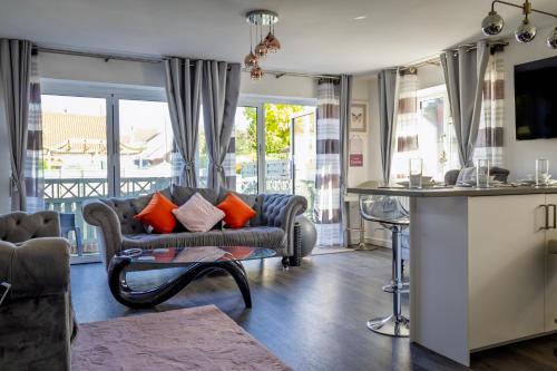 Modern Medway Bungalow - 3BR Garden & Free Parking, Kent