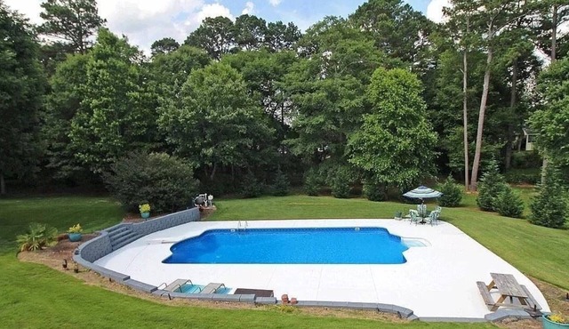Modern meets country Loganville GA with AC, WiFi, pool.