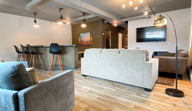 Modern meets historic charm! Unique stay in historic little town on the prairie