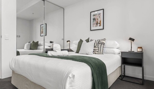 Modern Melbourne Escape - Walk to the MCG