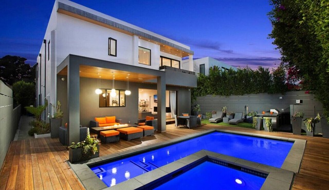 Modern Melrose Luxury Villa