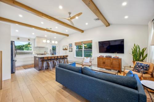 Modern Mid-Century Retreat