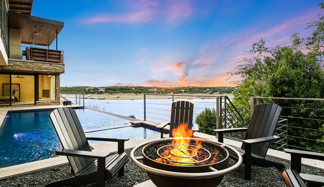 Modern Midcentury Lakefront with pool, hot tub, & private boat dock/Boat rentals