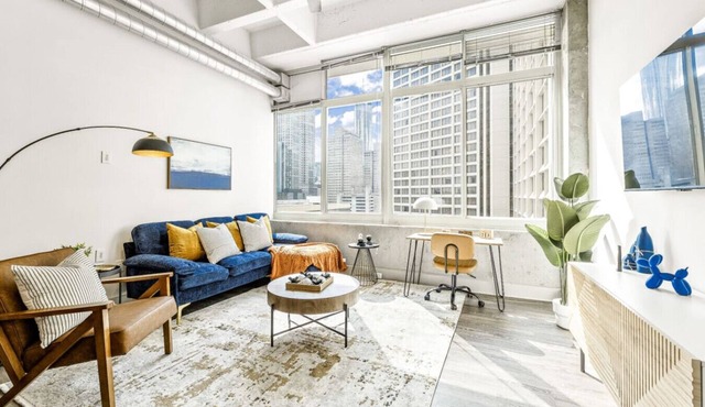 Modern Midtown 1BR Condo Walk to Downtown and Hilton