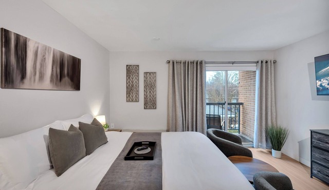 Modern Midtown Studio + Private Balcony