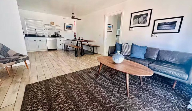 Modern Minimalist Desert Retreat - 2br Apt