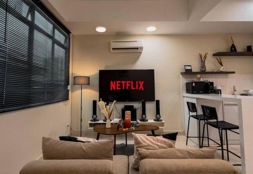 Modern Minimalist Home Retreat near Lake Garden