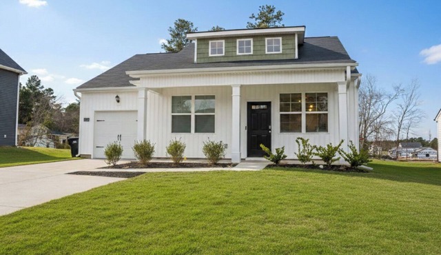 Modern & Minimalist Home in a Growing Community