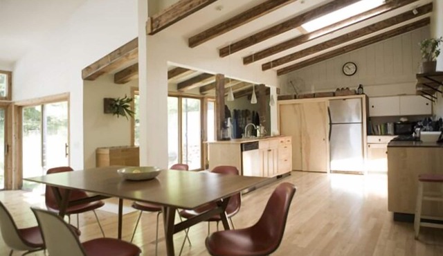 Modern, Minimalist, Light-filled Home with Hot Tub Near Catamount Ski