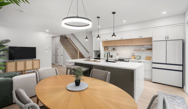 Modern Mirabel 3BR – Family & Work Friendly