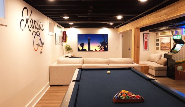 Modern Mission Escape Home - Family Friendly - Close to All Attractions