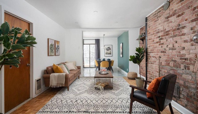 Modern Montreal, Patio & Paid Parking 10 Guest