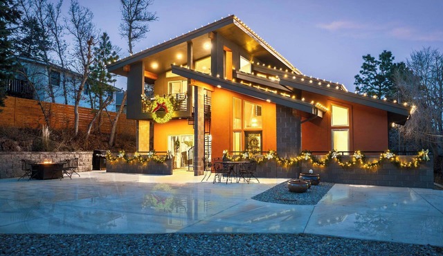 Modern Mountain Escape - HotTub near Broadmoor+Zoo