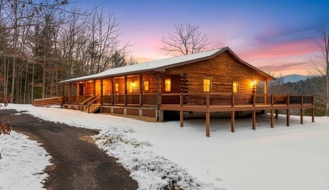 Modern Mountain Cabin Hot Tub | Hot Springs, VA