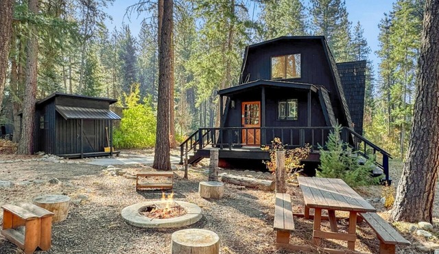 Modern Mountain Cabin on the River