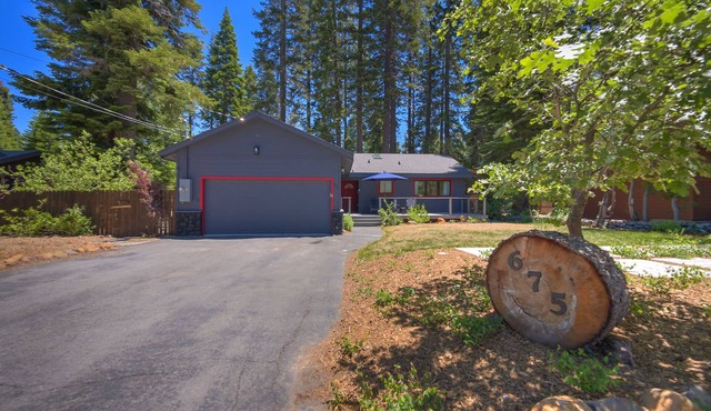 Modern Mountain Cabin - Walk to Tahoe City