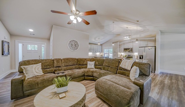 Modern mountain cabin with patio, central AC, and washer/dryer
