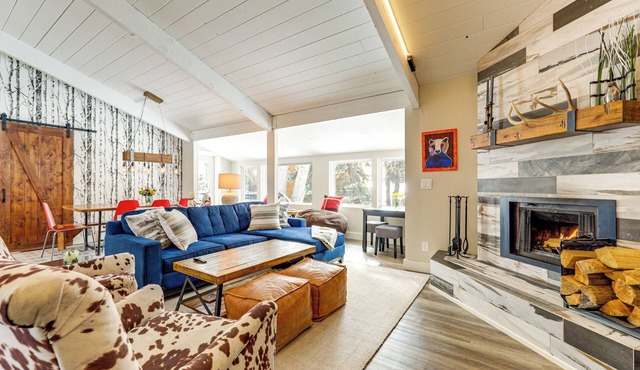 Modern Mountain Escape on Golf Course w/Hot Tub!