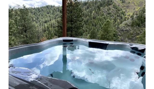 Modern mountain escape with 6 bedrooms