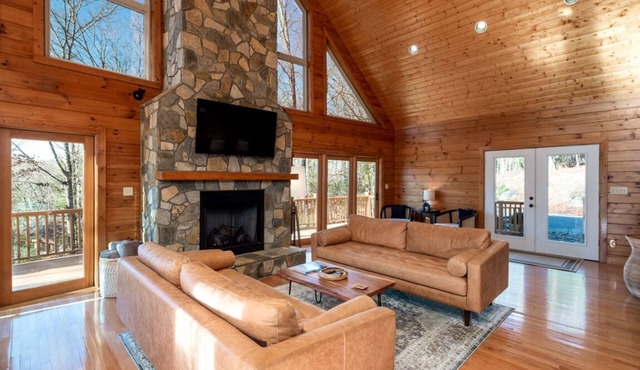 Modern Mountain Getaway in Connestee Falls now with a Tesla charger!