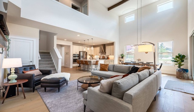 Modern Mountain Golf/Ski/Lake Retreat w/Hot Tub