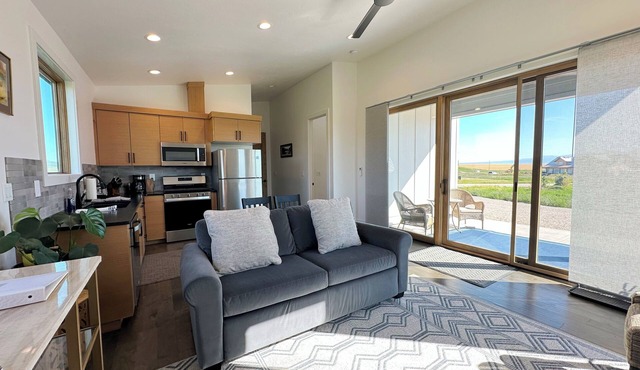 Modern Mountain Guest House Getaway near Driggs