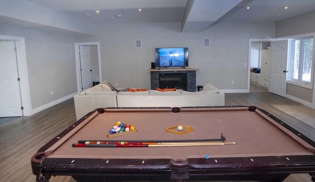 Modern Mountain House in the Heart of Haliburton, Mins to Lake