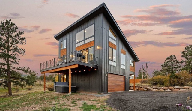 Modern Mountain House with Spa and Scenic Views