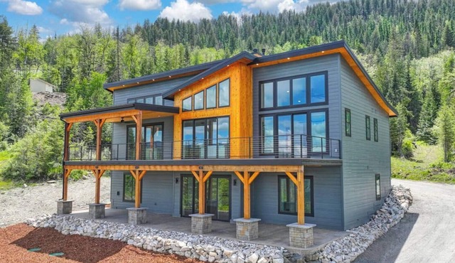 Modern Mountain Luxury Escape