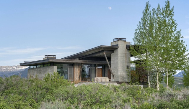 Modern Mountain Living Atop a Butte with Sweeping Views